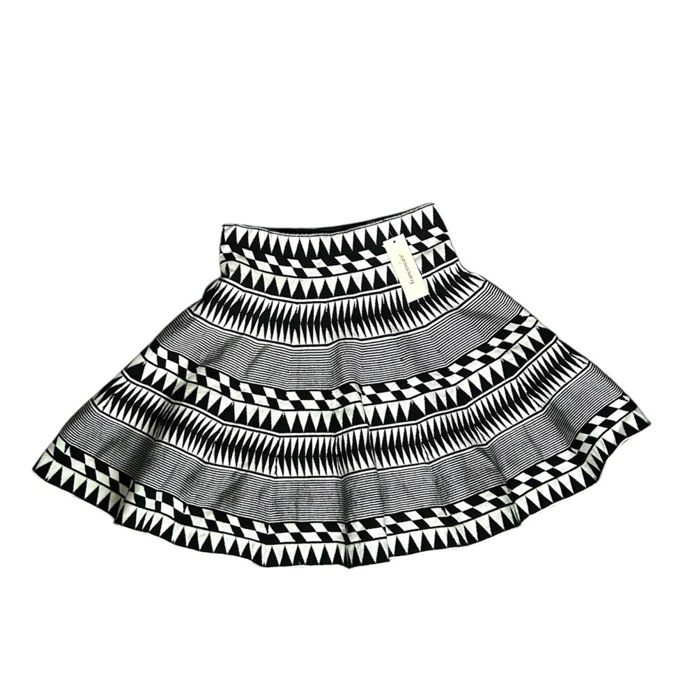 Mi Ami NWT black and white geometric design mini skirt Size small